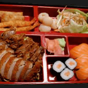 B1) Knusprige Ente mit Nudeln Bento